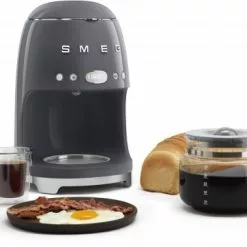 Kaffeemaschinen Smeg DCF02GREU Kaffeeautomat Anthrazit 10 Kaffeemaschinen Smeg DCF02GREU Kaffeeautomat Anthrazit -Kaffeemaschinen || Milchaufschäumer Verkäufe 01ee3ffa c222 4f04 a89d 024a6bcfb635 600x600